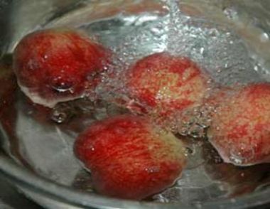 桃子怎么洗干净 桃子有哪些功效和作用