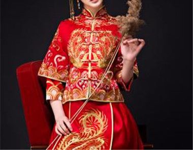 中式秀禾服和西式婚紗哪個好看 秀禾服與婚紗選哪個更好