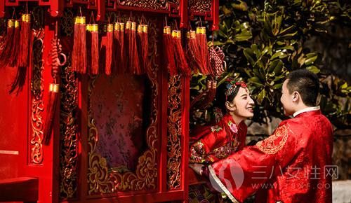 中式新娘礼服有什么特点