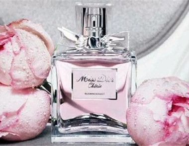 适合女士夏季用的清新香水有哪些 夏季使用香水要注意些什么