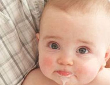 ​什麼是嬰兒溢奶  嬰兒溢奶原因是什麼