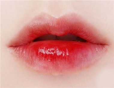 咬唇妆怎么画 涂口红的正确方法