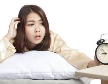 女人晚上睡不著吃什麼好 哪些食物可以治療失眠