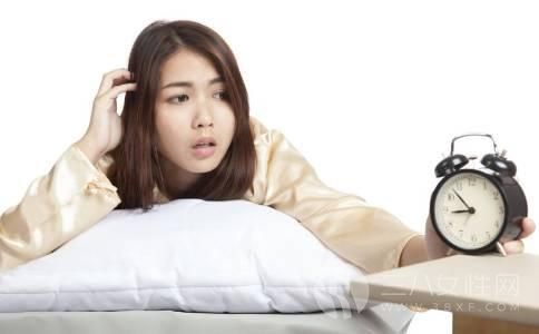 女人晚上睡不着吃什么好 哪些食物可以治疗失眠