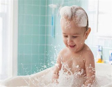 寶寶能用大人沐浴露嗎 如何選購嬰兒沐浴露