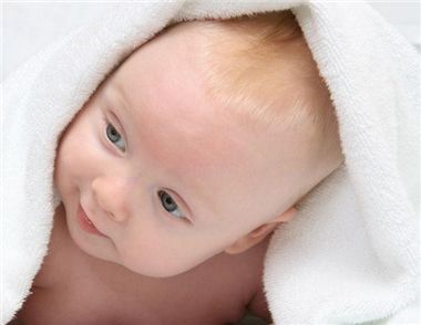 宝宝头发稀少的原因有哪些 宝宝头发稀少吃什么好