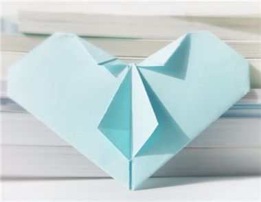 蓝色爱心折纸怎么做 蓝色爱心折纸的步骤