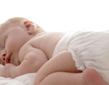 新生儿睡觉打嗝是怎么回事 新生儿睡觉打嗝怎么办
