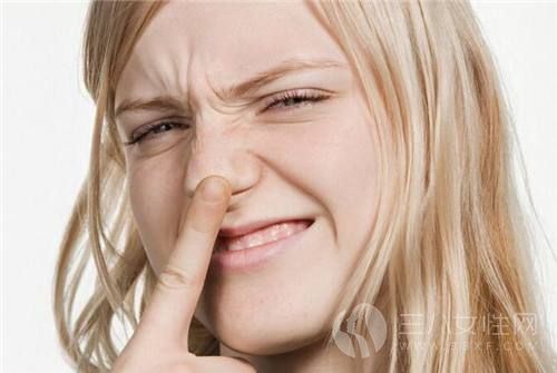 鼻子上长痘痘是什么原因 为什么鼻子上会长痘痘