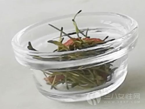 金銀花枸杞茶的材料準備