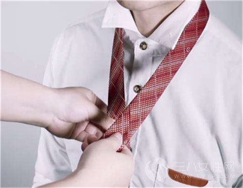 四手结领带