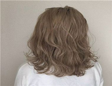 奶茶色头发怎么染 染发后发色能维持多长时间