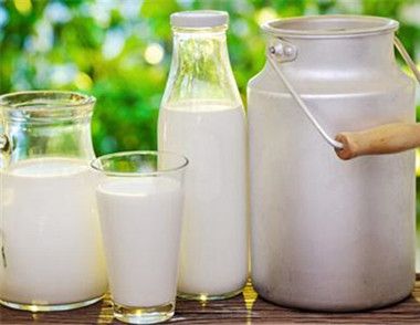 牛奶喝多了会怎么样 每天喝多少牛奶合适