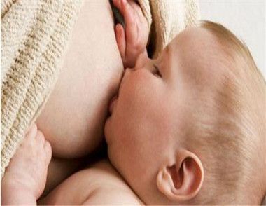 媽媽的初乳寶寶能喝嗎 給寶寶喝初乳的注意事項有哪些