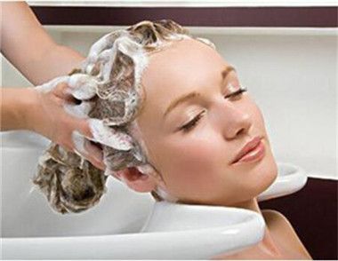 女性经期可以洗头吗 女性经期洗头有什么危害