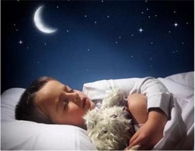 寶寶睡覺開小夜燈好嗎 如何提高寶寶的睡眠質量