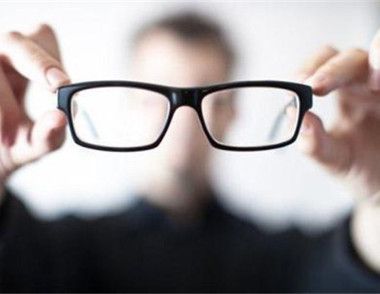 造成近視的原因有哪些 近視眼有什麼辦法治療