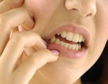 牙齿痛是什么原因 牙齿痛吃什么好