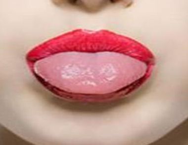 舌苔发白是怎么回事 舌苔发白的原因有哪些