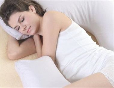 孕妇睡觉手麻是怎么回事 孕期睡觉手麻怎么办