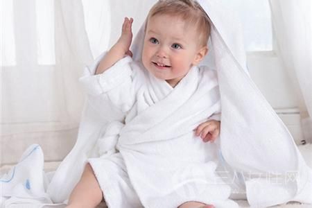婴儿浴巾什么材质的好 什么材质的婴儿浴巾好