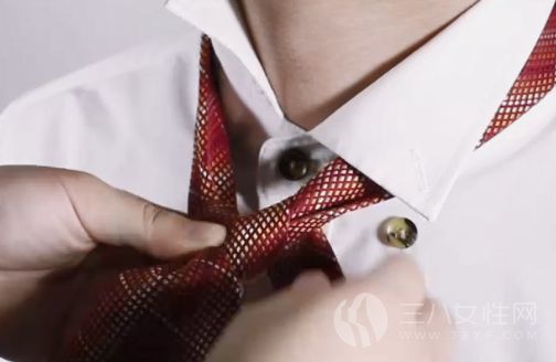 莫尔雷结领带怎么打 莫尔雷结的领带打法步骤
