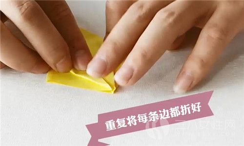 第八步：重复这个动作把每一条边都折好。