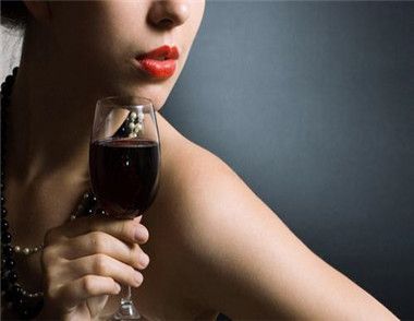 女人喝红酒注意什么