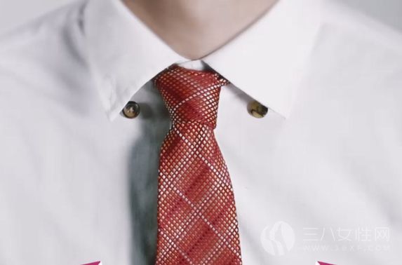 四手結領帶怎麼打 四手結領帶的打法步驟