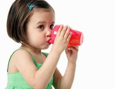 寶寶不喝水有什麼危害 寶寶不愛喝水怎麼辦