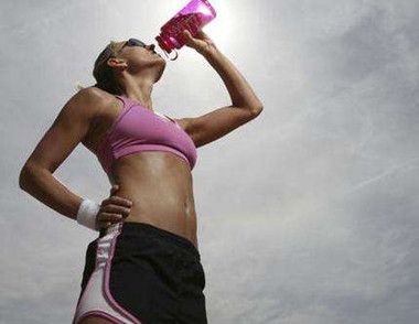 运动后多久喝水比较好 运动后喝什么水