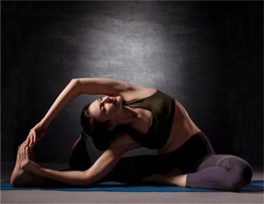 哪些瑜伽动作可以减肥 做瑜伽的好处是什么