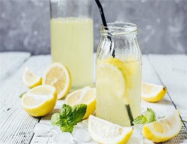 柠檬水可以空腹喝吗 什么时候喝柠檬水比较好