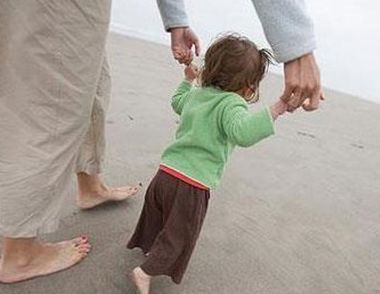 寶寶學走路穿什麼鞋 寶寶學走路的方法