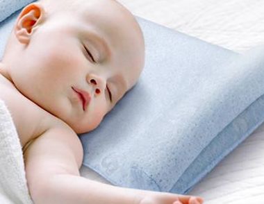 嬰兒要用枕頭嗎 嬰兒枕頭怎樣選購