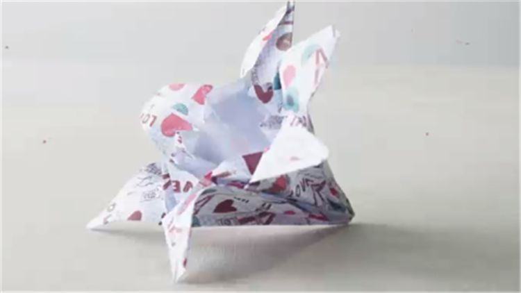 手工折纸 折百合花折纸的具体步骤