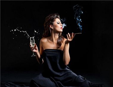 女性抽烟有哪些危害 女性抽烟对人体有哪些影响