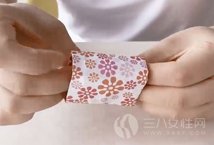 丝带礼物盒的手工折纸 丝带礼物盒的折纸教程