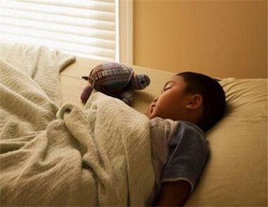 孩子不願意分床睡怎麼辦 孩子太晚分床睡的危害