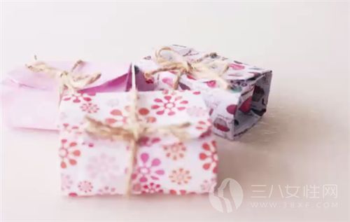 丝带礼物盒折纸