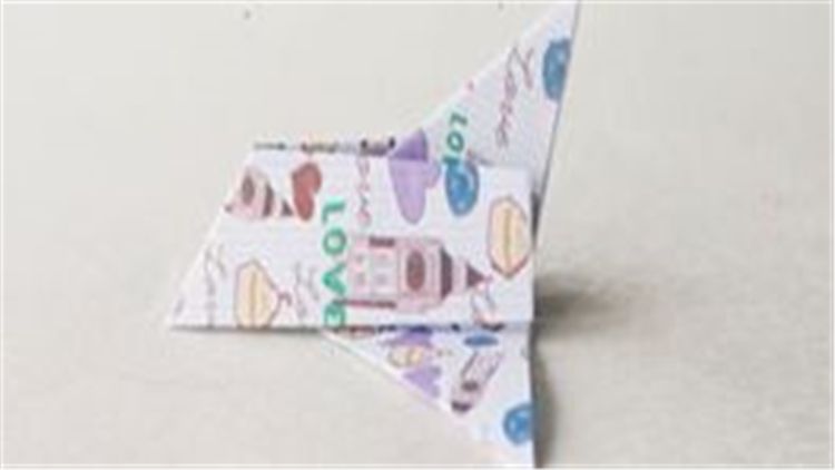 紙飛機的折紙 紙飛機折紙怎麼折