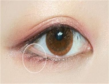 暖棕色眼影怎麼畫 畫眼影的誤區是什麼
