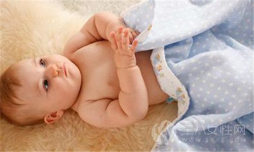 新生儿睡觉不踏实的表现有哪些