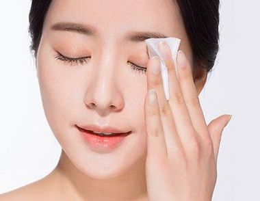 卸妝水對皮膚有傷害嗎 卸妝水怎么用