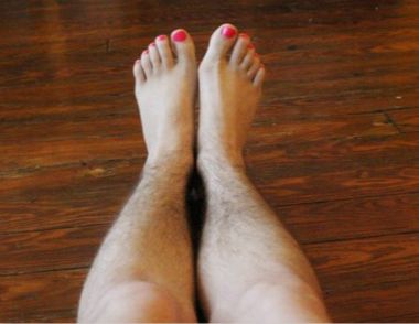 女生腿毛太長是什麼原因 女生腿毛長的原因是什麼