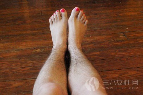 女生腿毛太长是什么原因 女生腿毛长的原因是什么