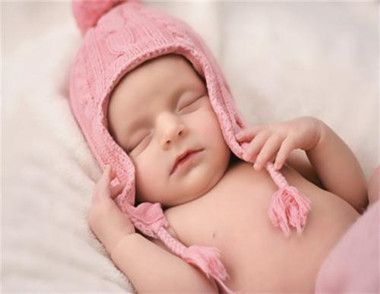 新生儿睡觉不踏实的表现有哪些  新生儿睡觉不踏实怎么办