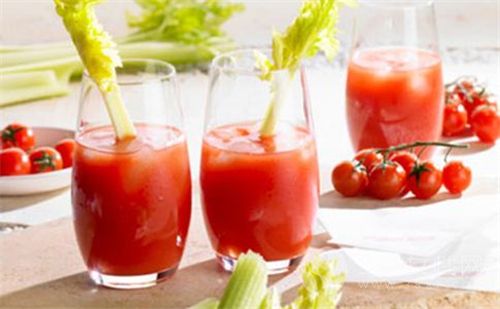 番茄汁可以空腹喝吗 番茄汁和什么一起榨汁好喝