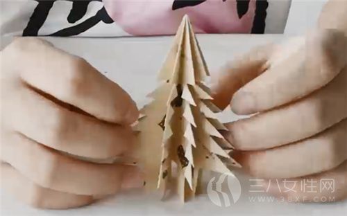 圣诞树折纸 圣诞树折纸的具体步骤
