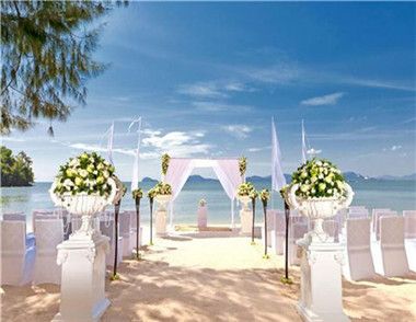 简单的沙滩婚礼多少钱 怎么布置比较好